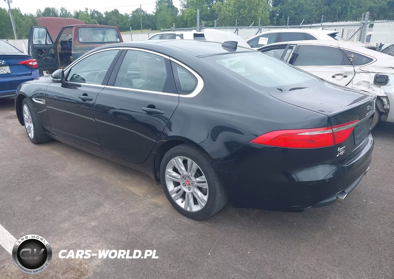 2016 Jaguar Xf 35T Premium VIN:SAJBD4BVXGCY07407 - 3