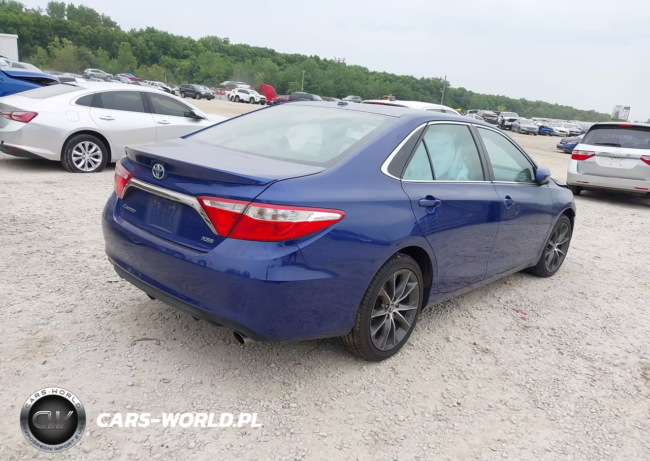 2015 Toyota Camry Xse VIN:4T1BF1FK3FU921647 - 4
