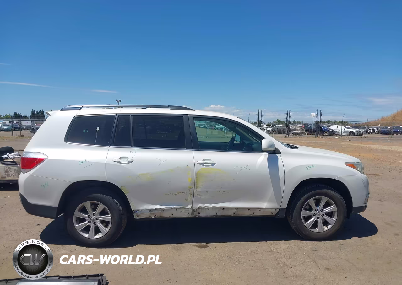 2011 Toyota Highlander Base V6 VIN:5TDZK3EH2BS039948 - 13