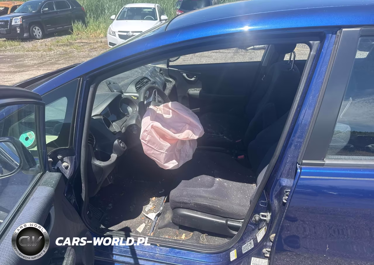 2013 Honda Fit Sport VIN:JHMGE8H50DC016989 - 5