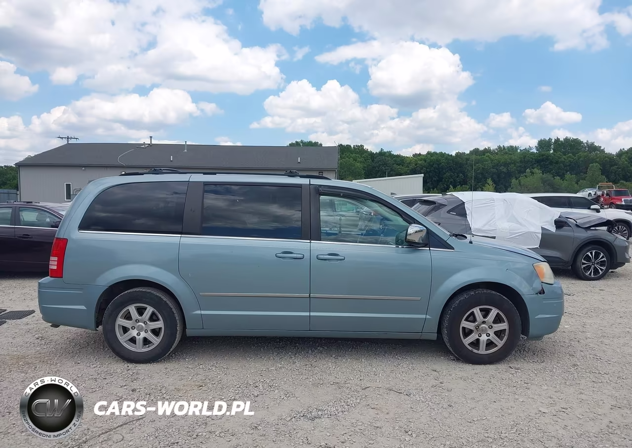 2010 Chrysler Town & Country Touring VIN:2A4RR5D11AR398270 - 13