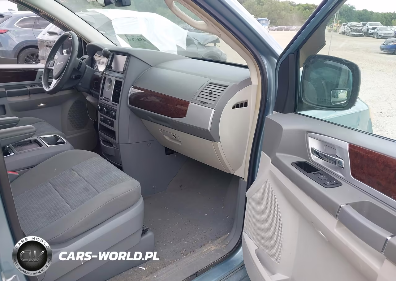 2010 Chrysler Town & Country Touring VIN:2A4RR5D11AR398270 - 5