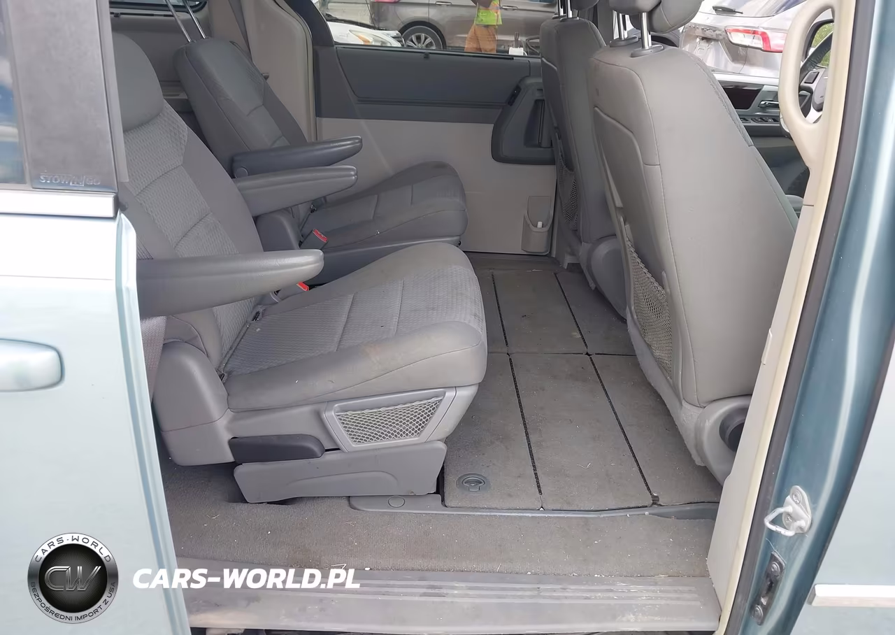 2010 Chrysler Town & Country Touring VIN:2A4RR5D11AR398270 - 8