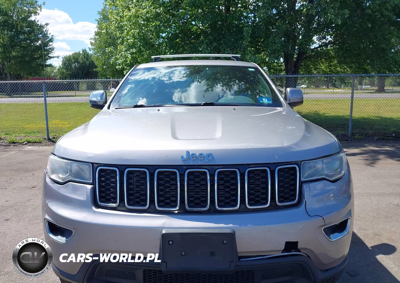 2018 Jeep Grand Cherokee Laredo 4X4 VIN:1C4RJFAGXJC276513 - 12