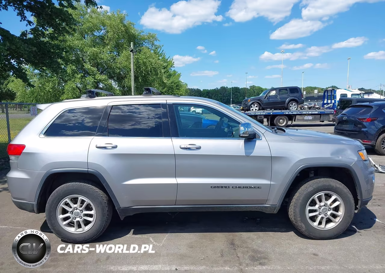 2018 Jeep Grand Cherokee Laredo 4X4 VIN:1C4RJFAGXJC276513 - 13