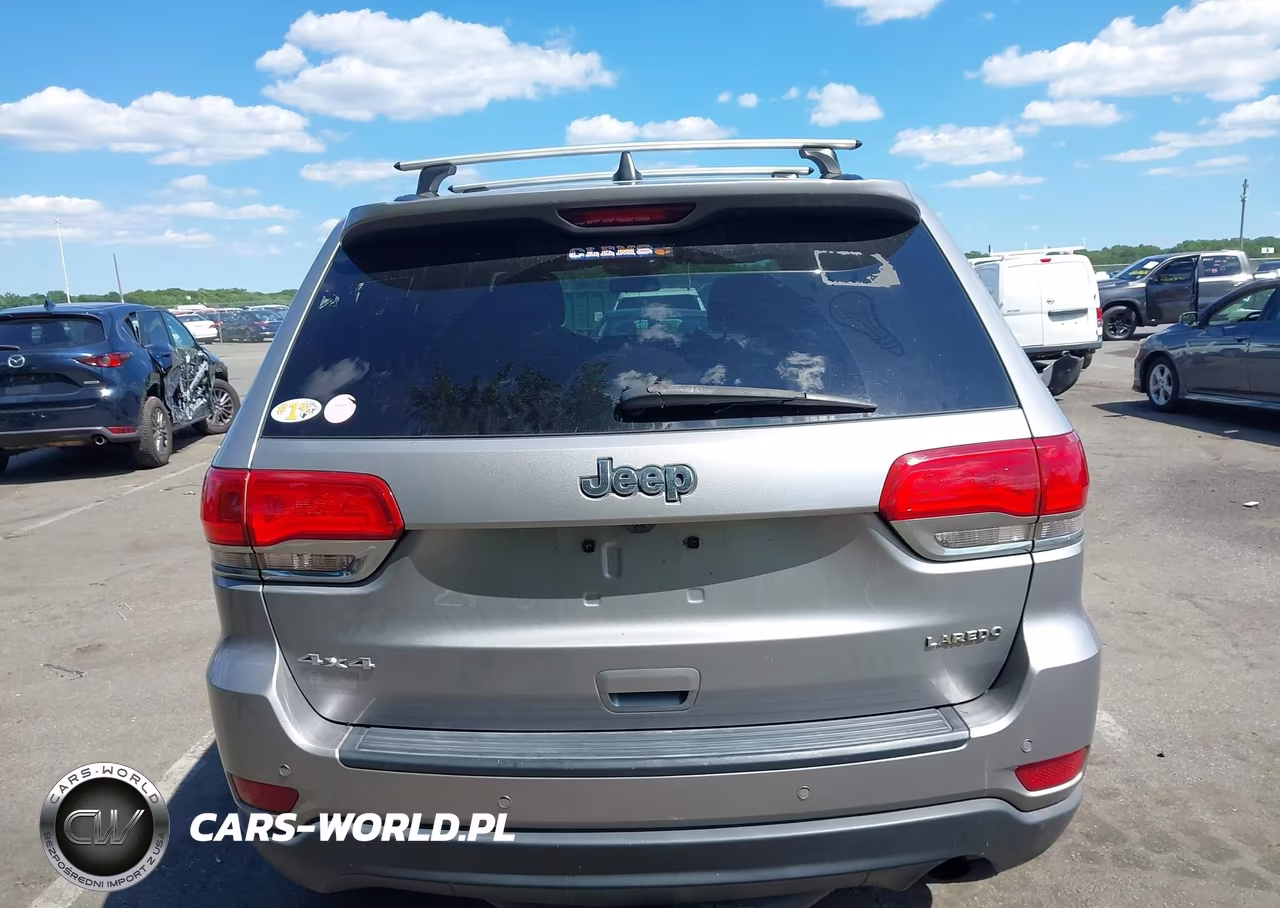 2018 Jeep Grand Cherokee Laredo 4X4 VIN:1C4RJFAGXJC276513 - 16