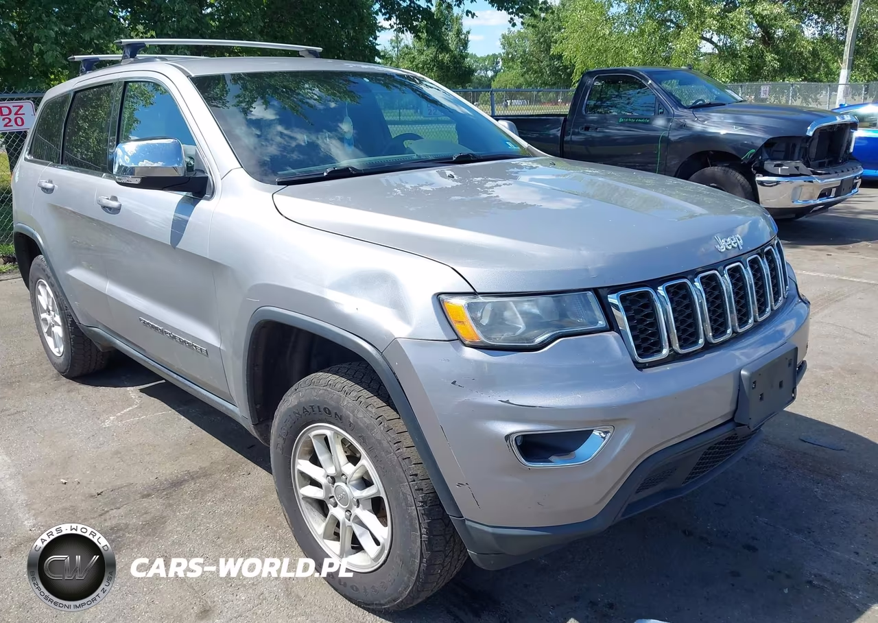 2018 Jeep Grand Cherokee Laredo 4X4 VIN:1C4RJFAGXJC276513 - 17