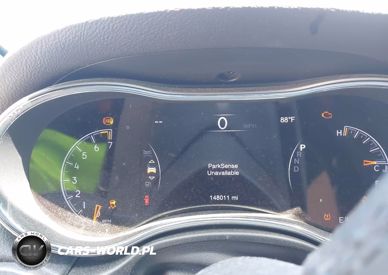 2018 Jeep Grand Cherokee Laredo 4X4 VIN:1C4RJFAGXJC276513 - 7
