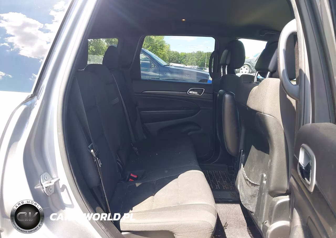 2018 Jeep Grand Cherokee Laredo 4X4 VIN:1C4RJFAGXJC276513 - 8