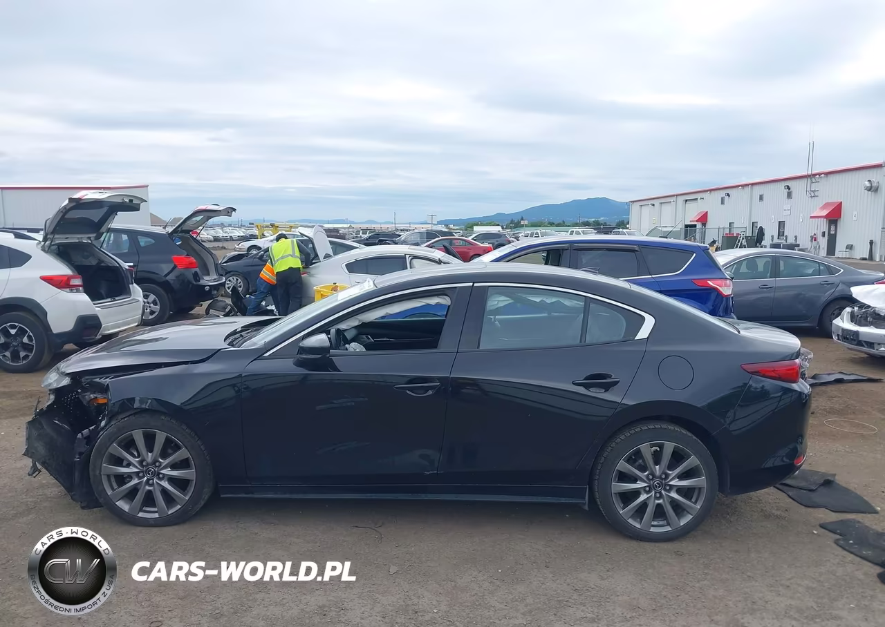 2022 Mazda Mazda3 Premium VIN:3MZBPBDL7NM300298 - 14