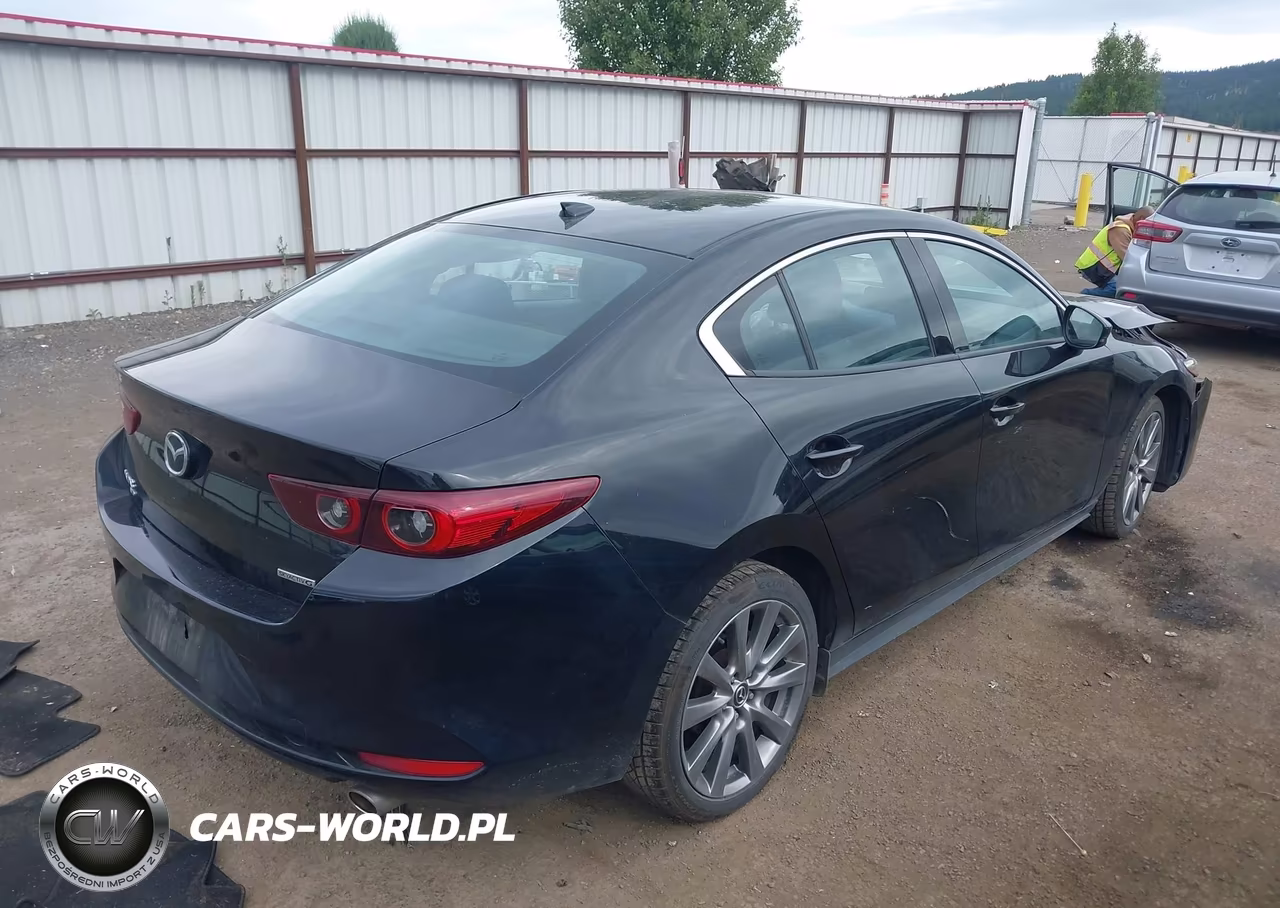 2022 Mazda Mazda3 Premium VIN:3MZBPBDL7NM300298 - 4