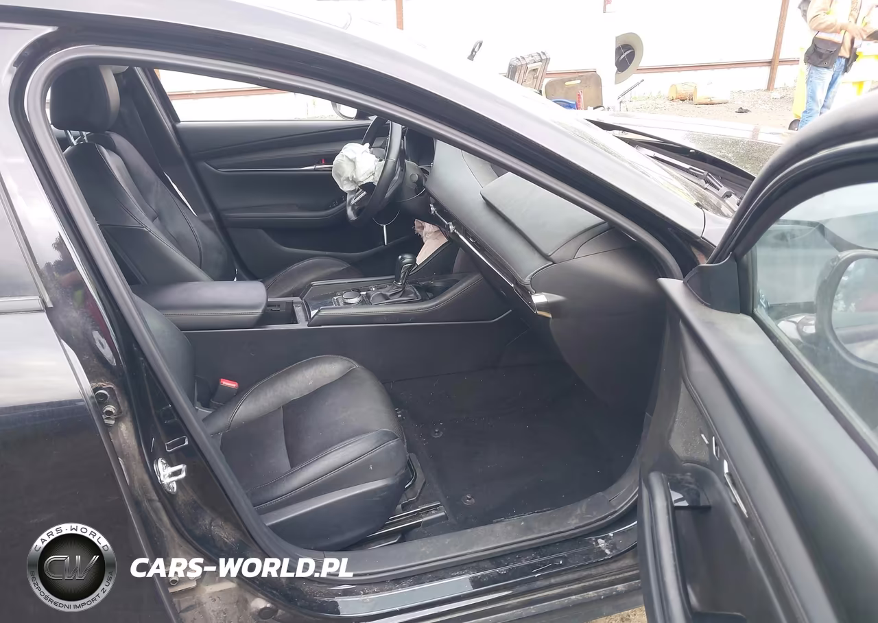 2022 Mazda Mazda3 Premium VIN:3MZBPBDL7NM300298 - 5