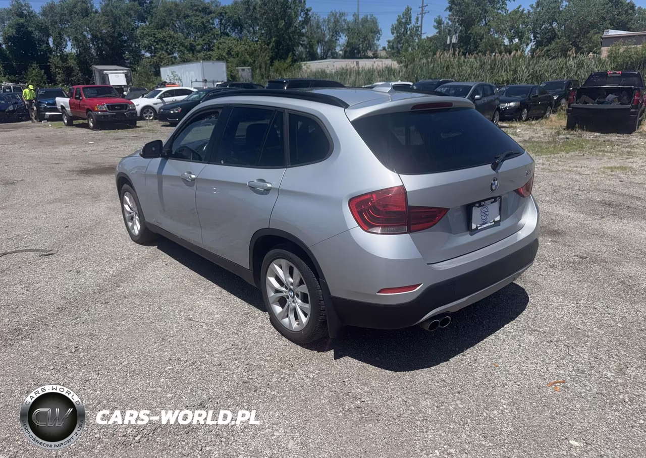 2013 BMW X1 xDrive28I VIN:WBAVL1C50DVR87120 - 3