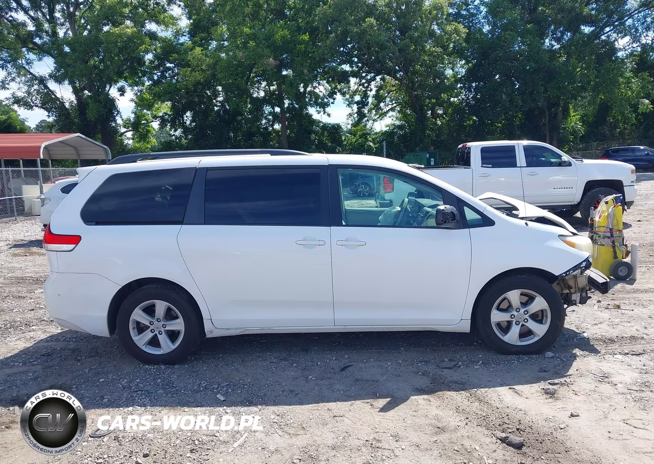 2011 Toyota Sienna Le V6 VIN:5TDKK3DC5BS073180 - 13