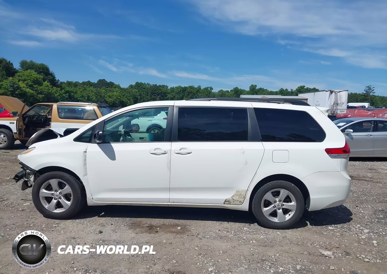 2011 Toyota Sienna Le V6 VIN:5TDKK3DC5BS073180 - 14