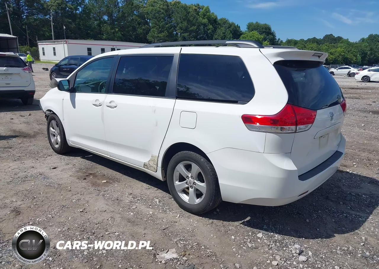 2011 Toyota Sienna Le V6 VIN:5TDKK3DC5BS073180 - 3