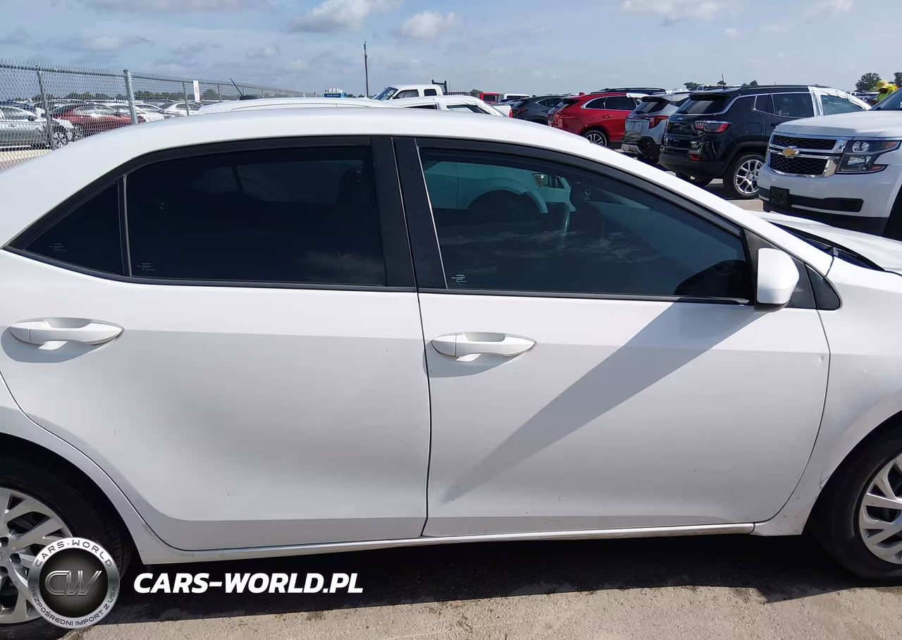2017 Toyota Corolla Le VIN:5YFBURHE4HP709078 - 13