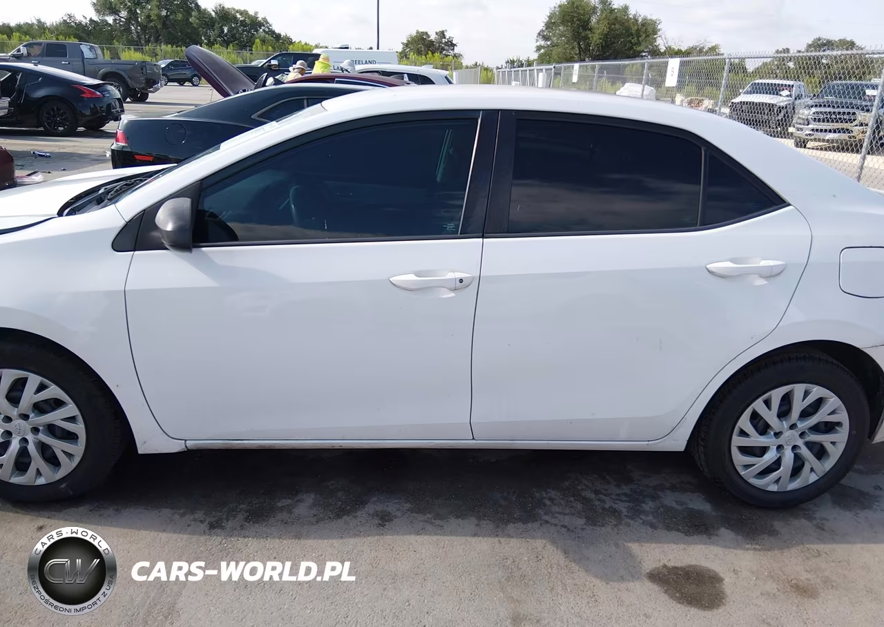 2017 Toyota Corolla Le VIN:5YFBURHE4HP709078 - 14