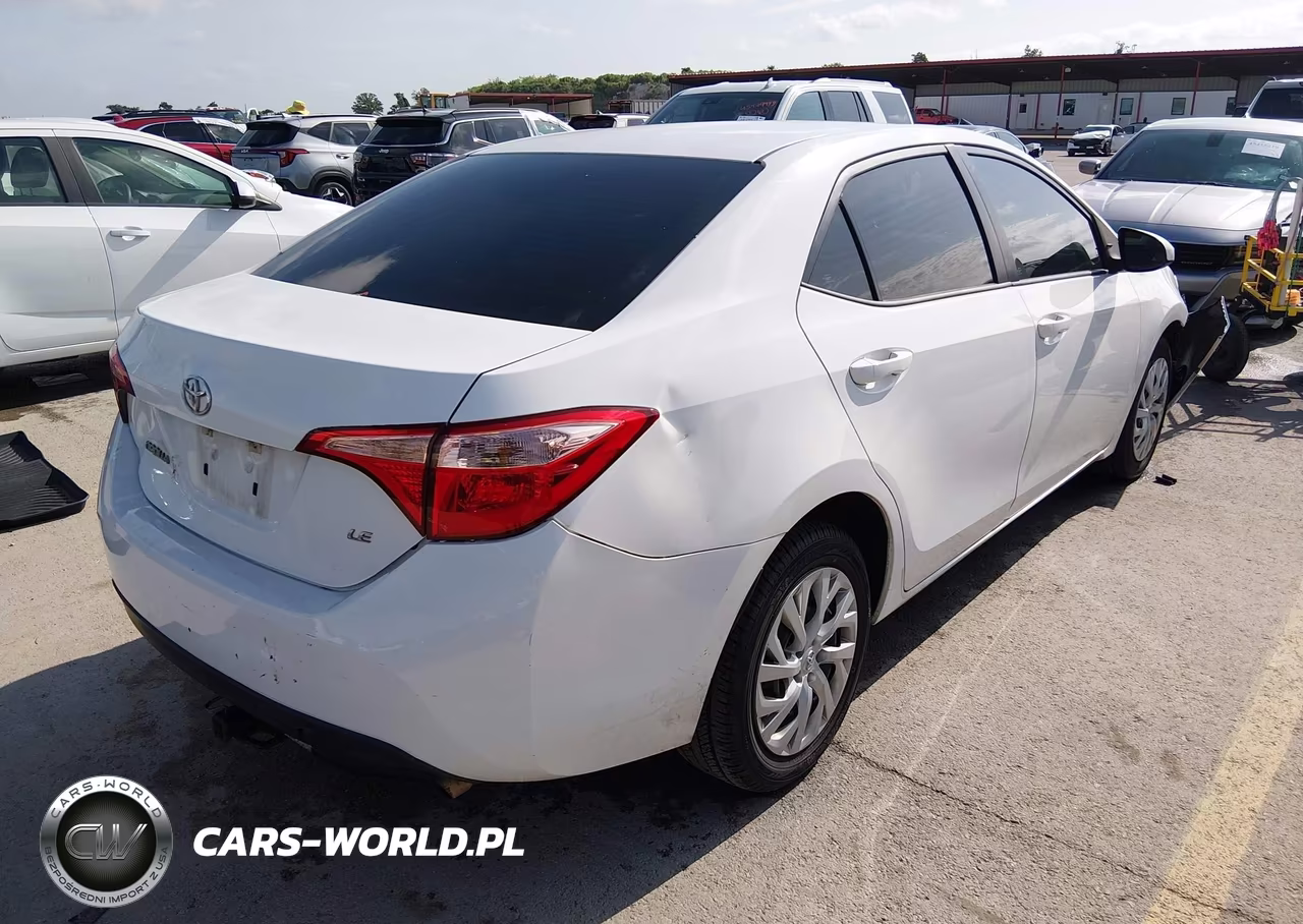 2017 Toyota Corolla Le VIN:5YFBURHE4HP709078 - 4