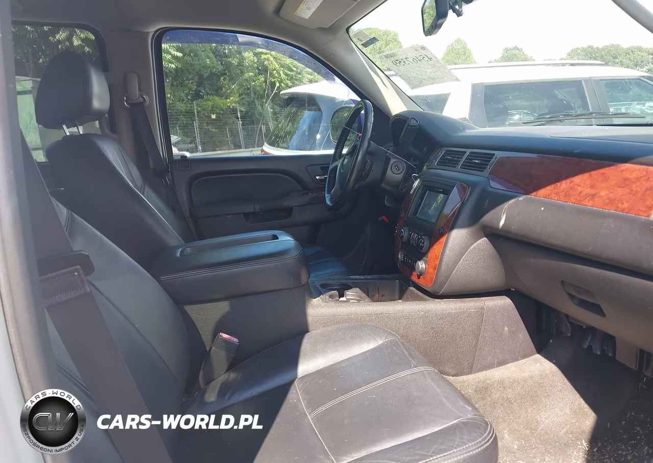 2013 Chevrolet Suburban Ls VIN:1GNSKHE72DR227741 - 5