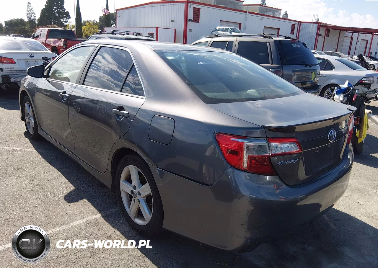 2014 Toyota Camry Se VIN:4T1BF1FK4EU751670 - 3