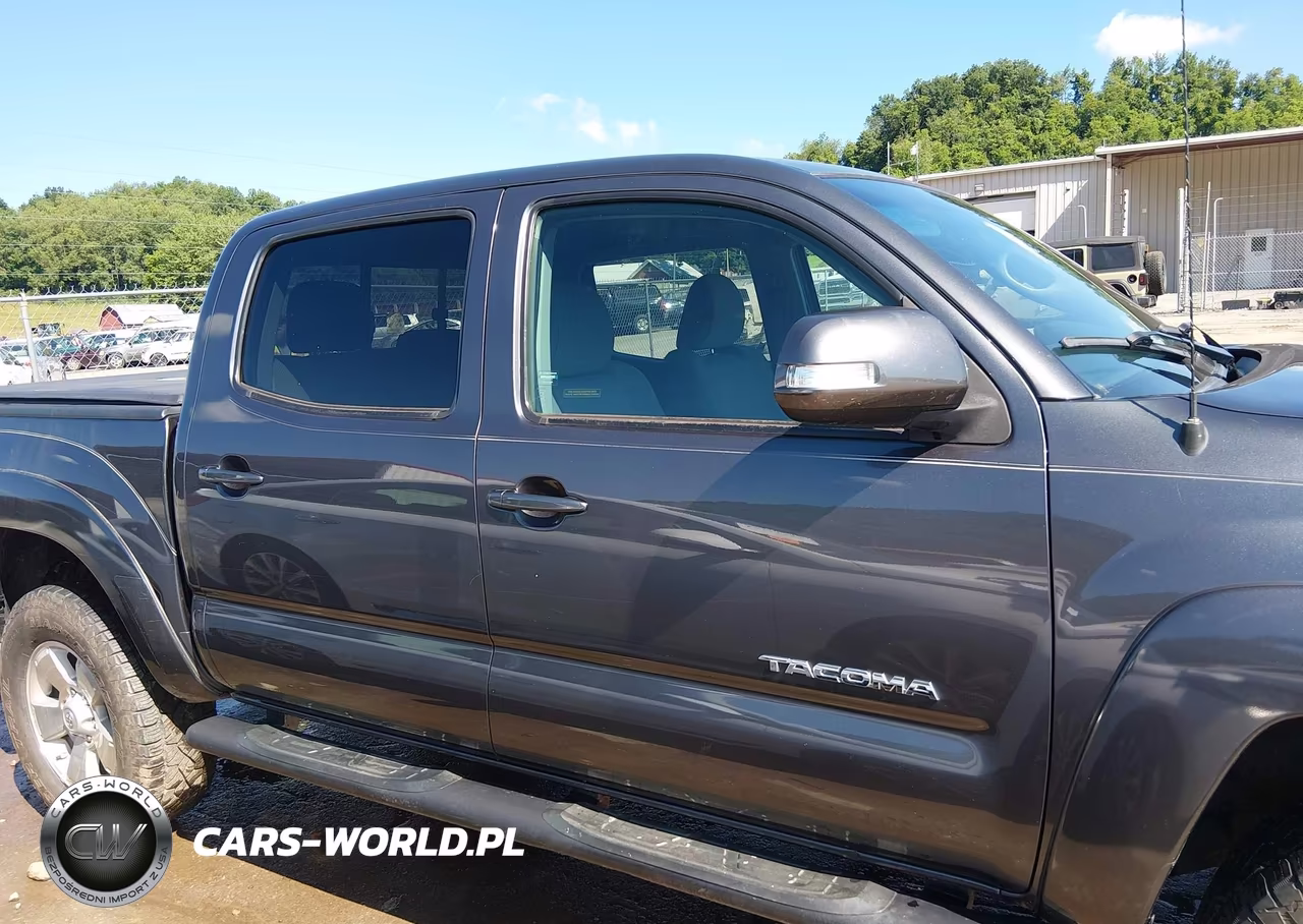 2015 Toyota Tacoma Base V6 VIN:3TMLU4EN5FM166226 - 13