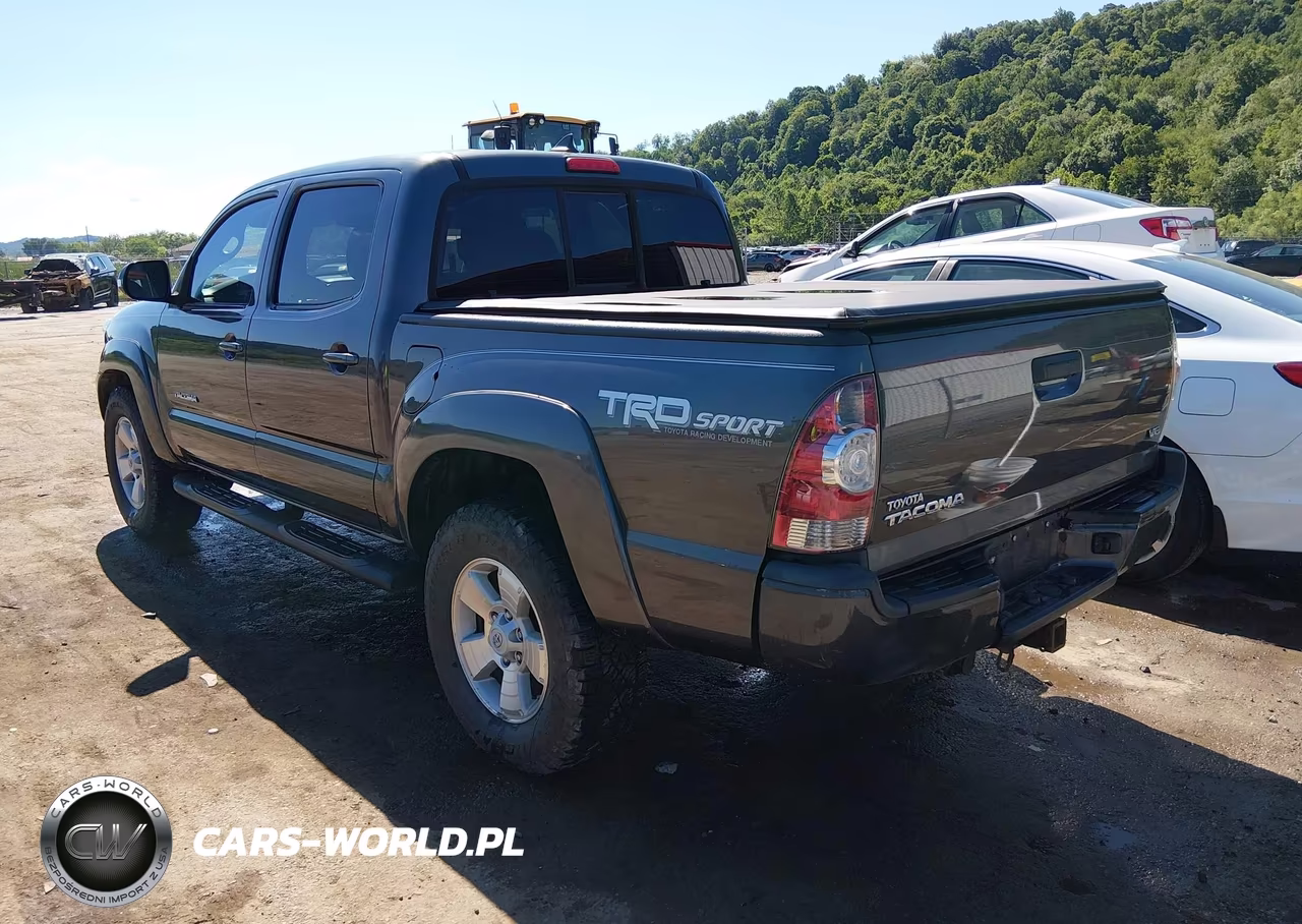 2015 Toyota Tacoma Base V6 VIN:3TMLU4EN5FM166226 - 3