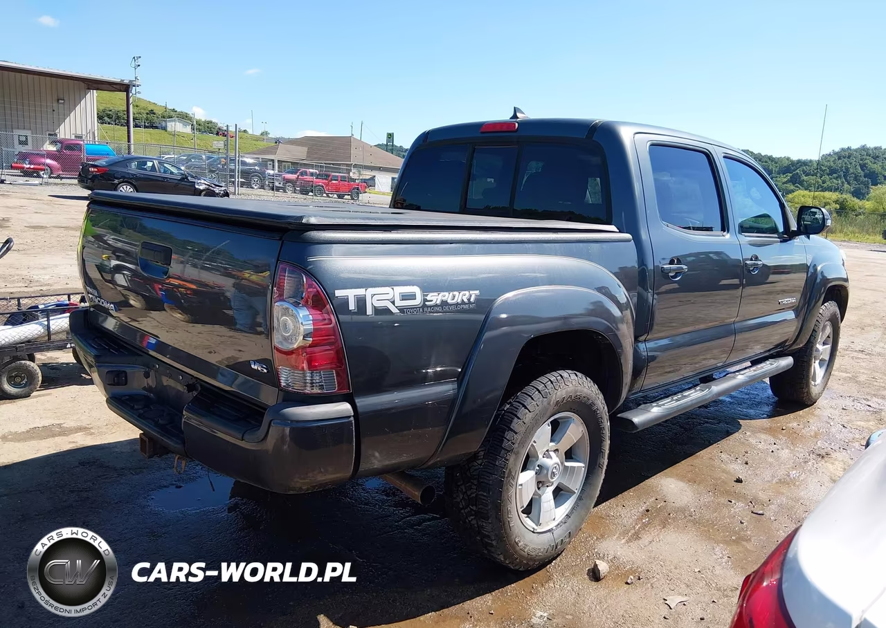 2015 Toyota Tacoma Base V6 VIN:3TMLU4EN5FM166226 - 4