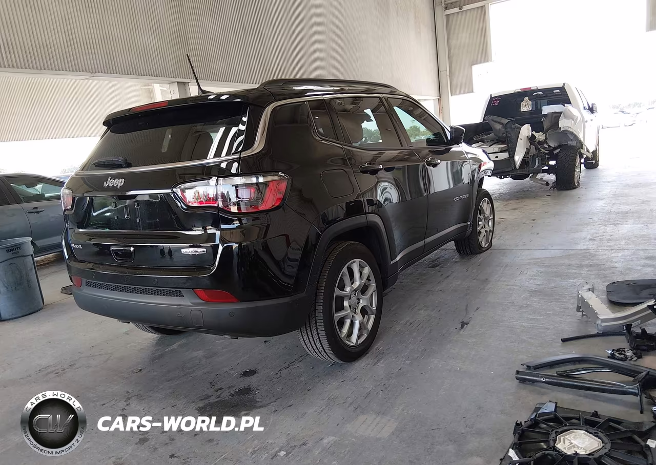 2024 Jeep Compass Latitude Lux Fwd VIN:3C4NJDFN5RT140929 - 4