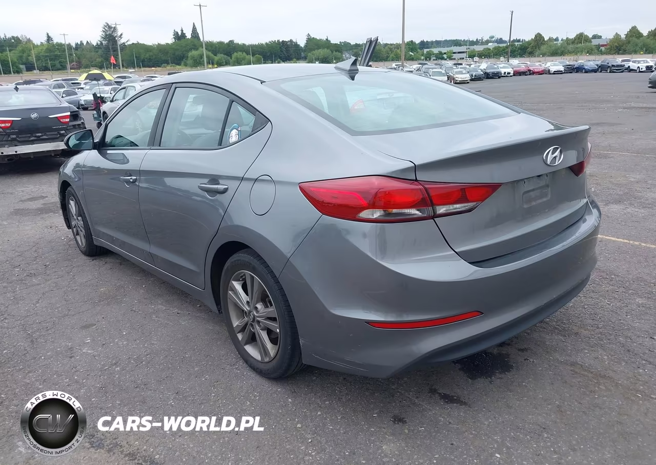 2018 Hyundai Elantra Sel VIN:5NPD84LF9JH300822 - 3