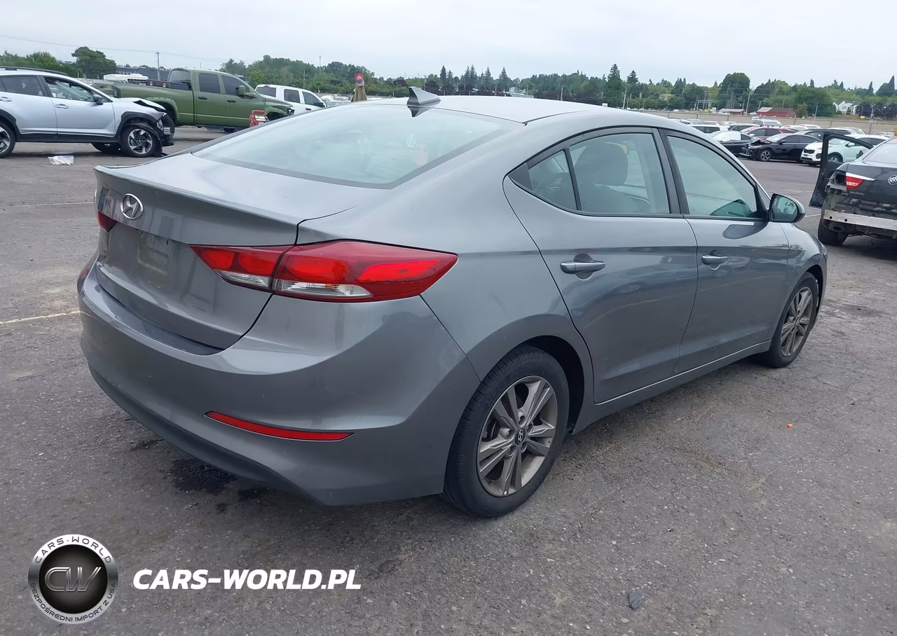 2018 Hyundai Elantra Sel VIN:5NPD84LF9JH300822 - 4