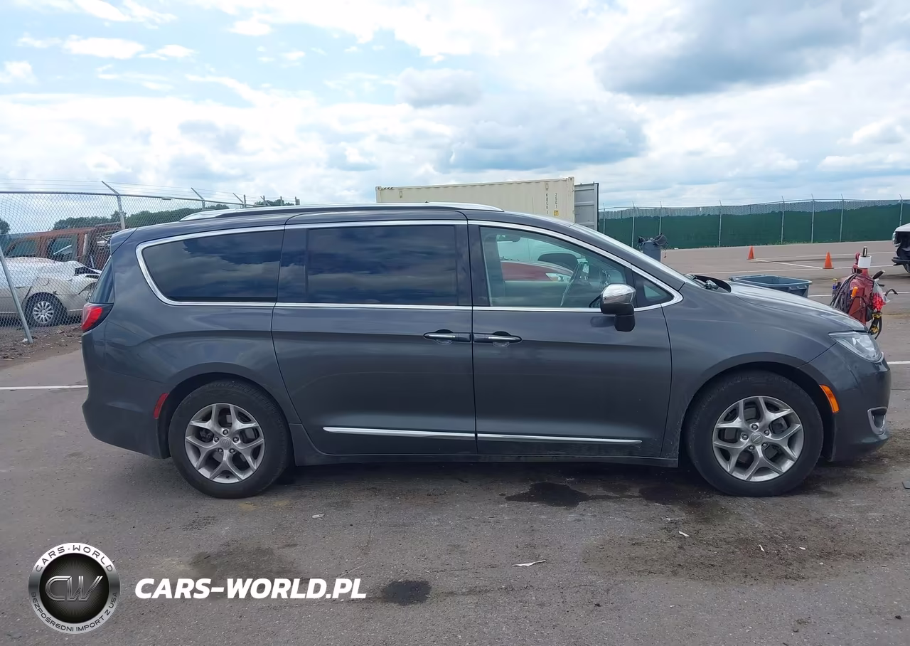 2019 Chrysler Pacifica Limited VIN:2C4RC1GG2KR551594 - 13