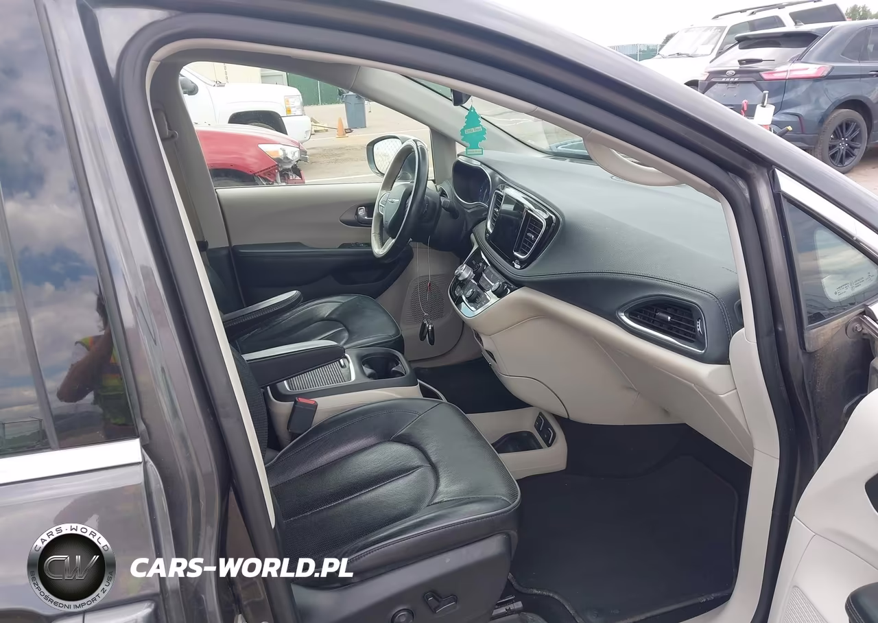 2019 Chrysler Pacifica Limited VIN:2C4RC1GG2KR551594 - 5