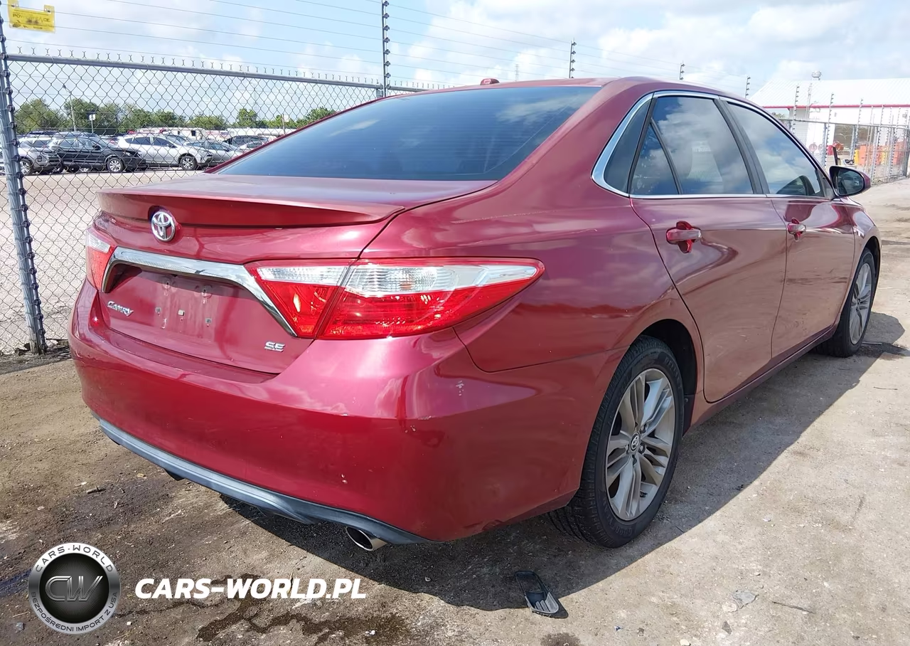 2015 Toyota Camry Se VIN:4T1BF1FK1FU899955 - 4
