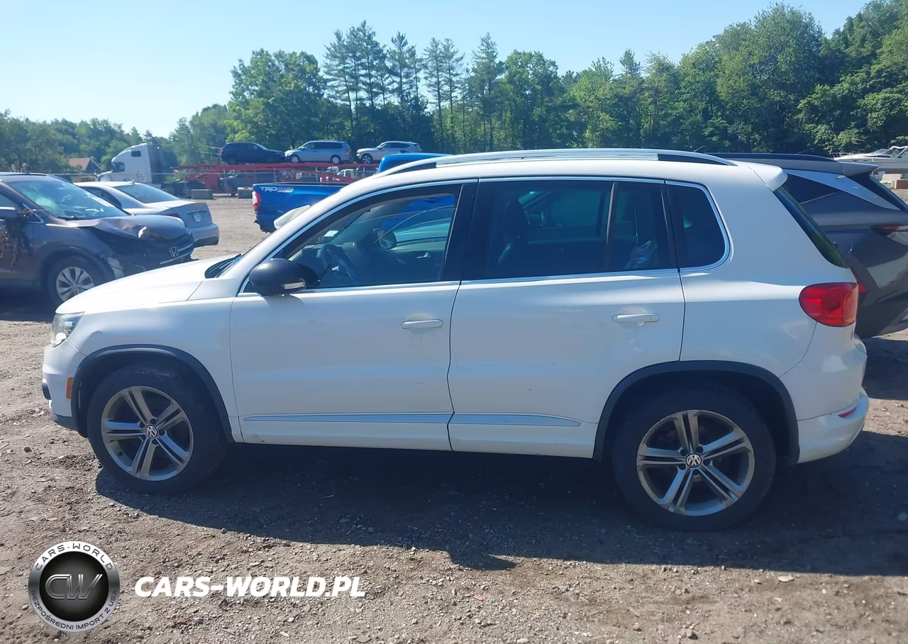 2017 Volkswagen Tiguan 2.0T Sport VIN:WVGUV7AX0HK015794 - 14