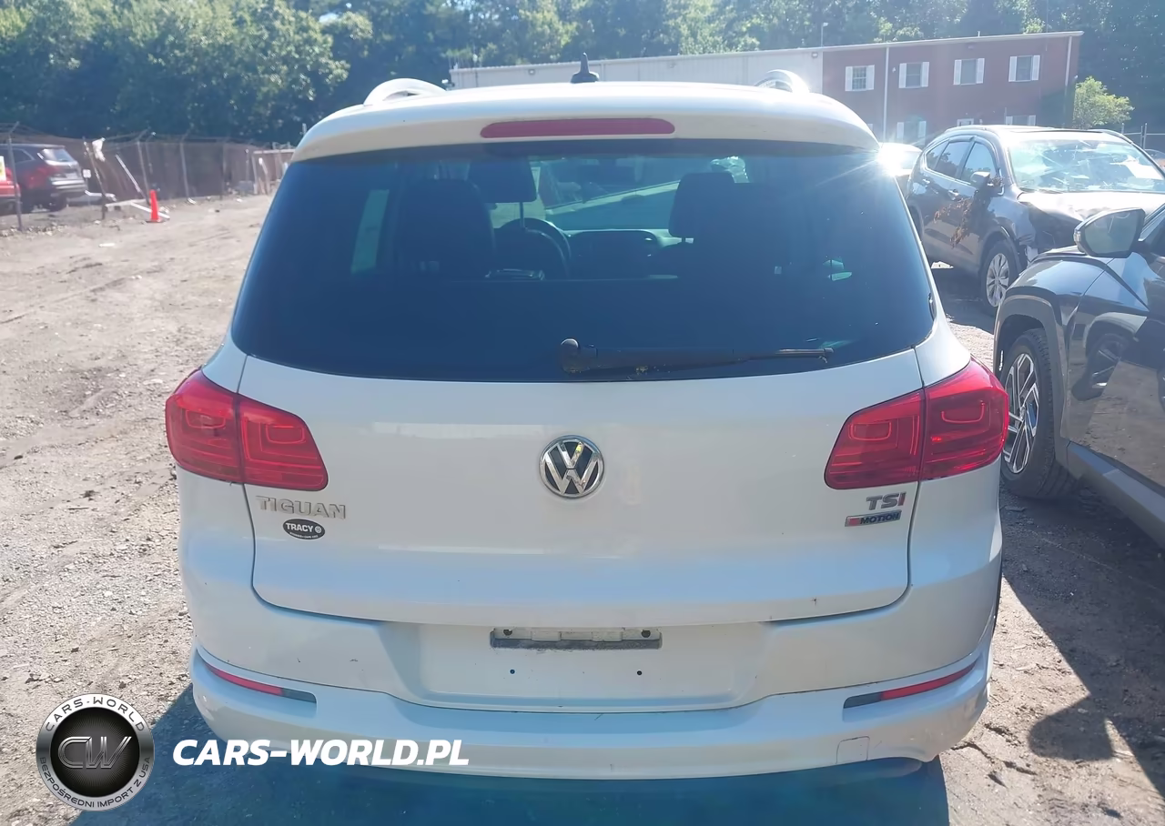 2017 Volkswagen Tiguan 2.0T Sport VIN:WVGUV7AX0HK015794 - 16