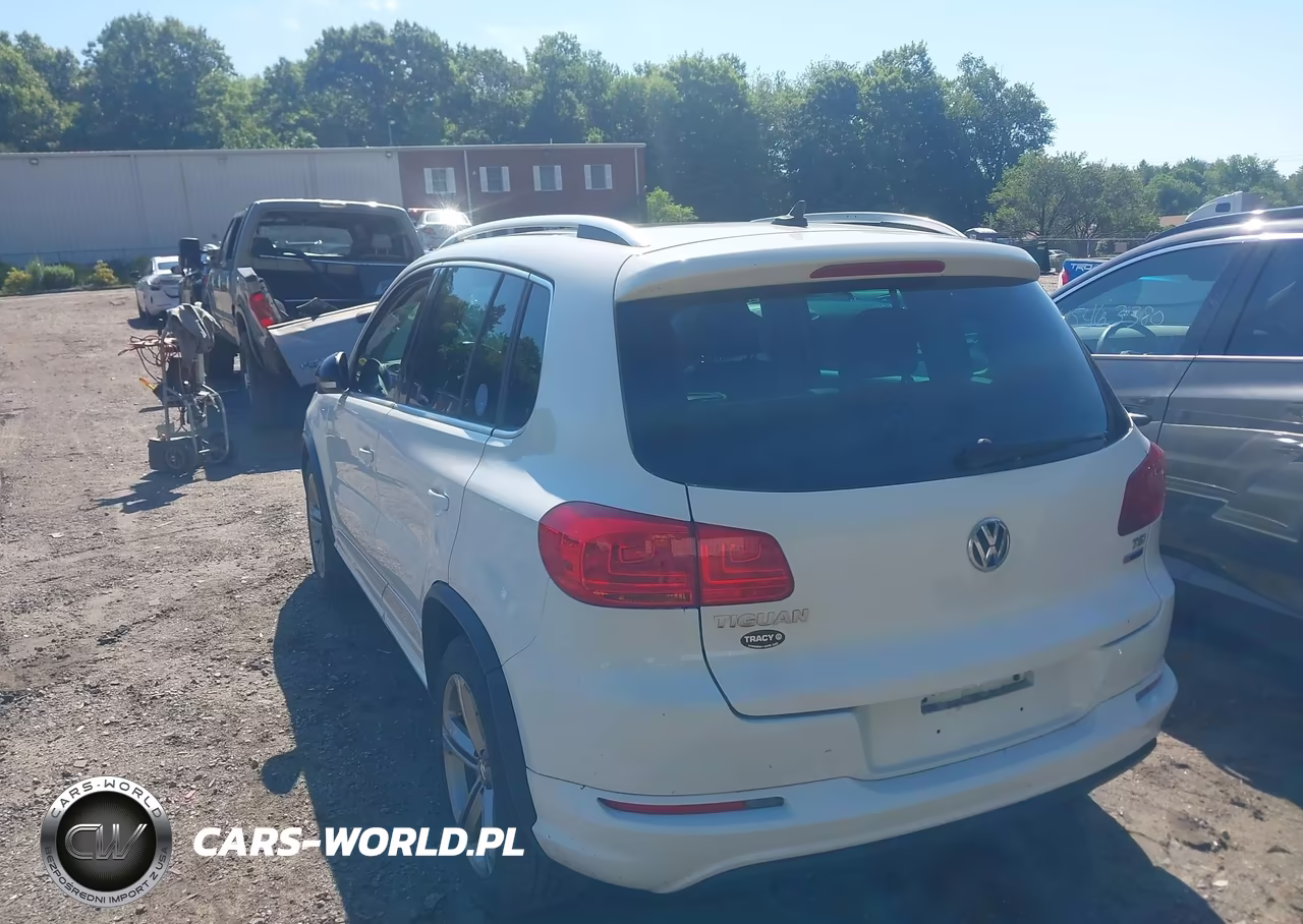2017 Volkswagen Tiguan 2.0T Sport VIN:WVGUV7AX0HK015794 - 3