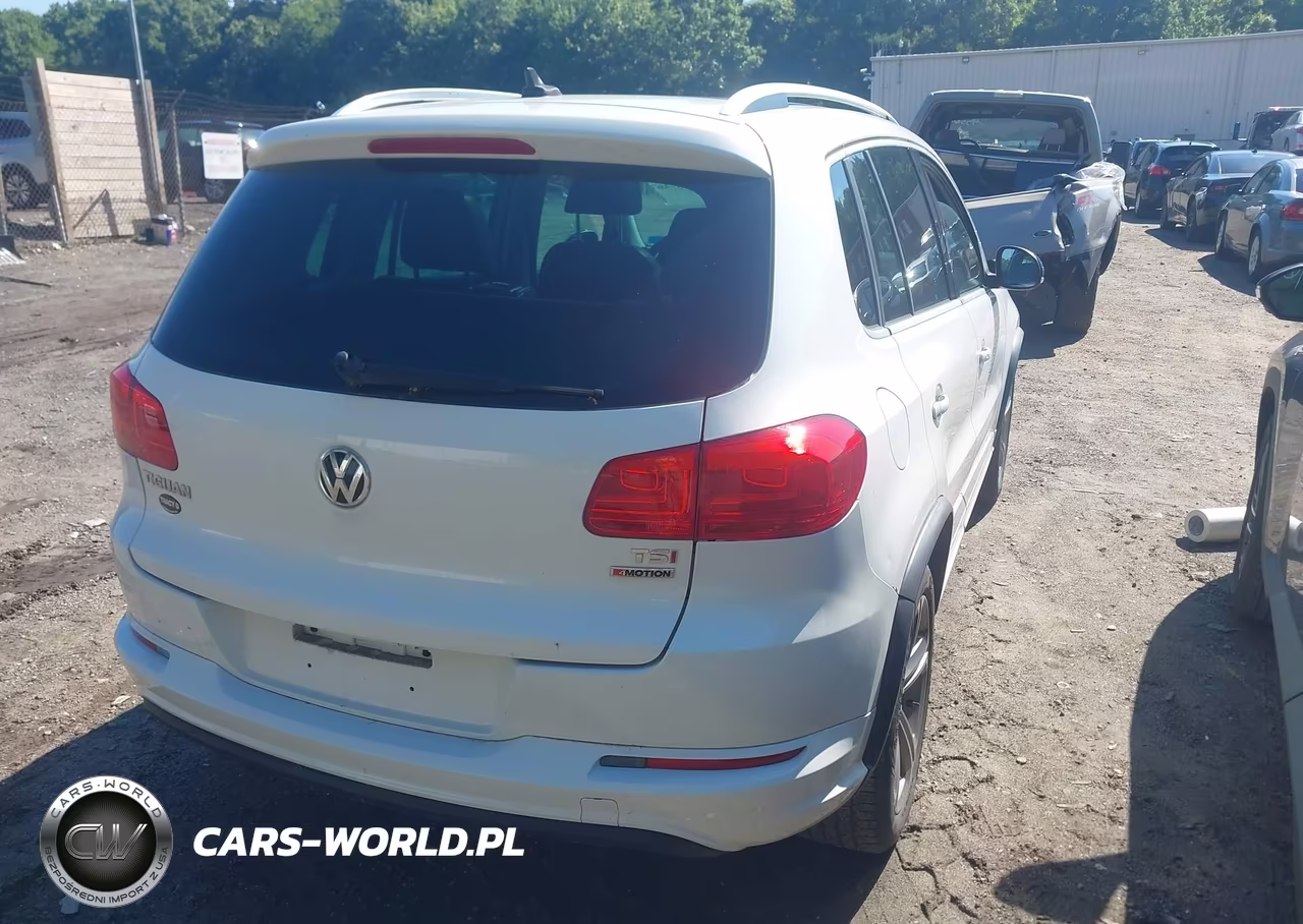 2017 Volkswagen Tiguan 2.0T Sport VIN:WVGUV7AX0HK015794 - 4