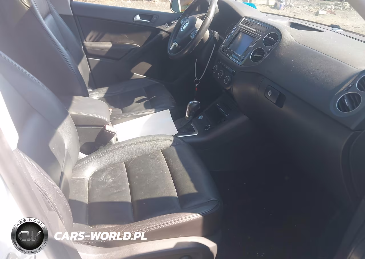 2017 Volkswagen Tiguan 2.0T Sport VIN:WVGUV7AX0HK015794 - 5
