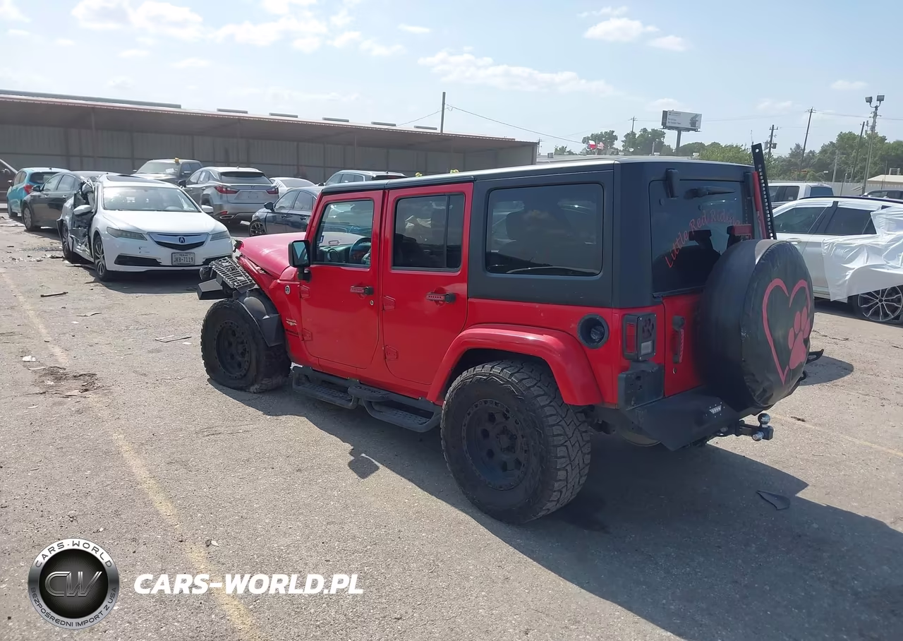 2015 Jeep Wrangler Unlimited Sahara VIN:1C4BJWEG3FL768111 - 3