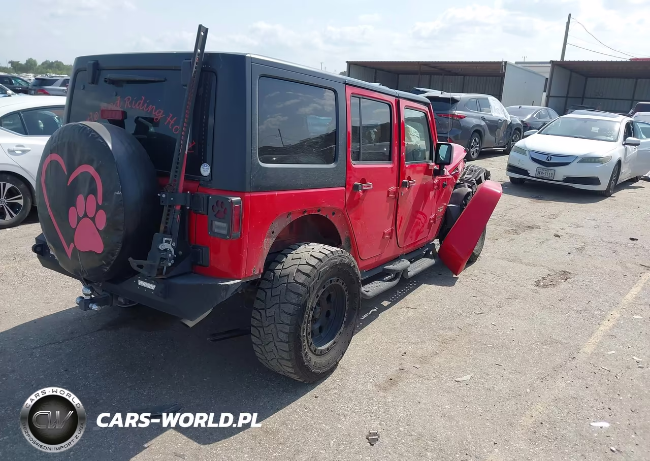 2015 Jeep Wrangler Unlimited Sahara VIN:1C4BJWEG3FL768111 - 4