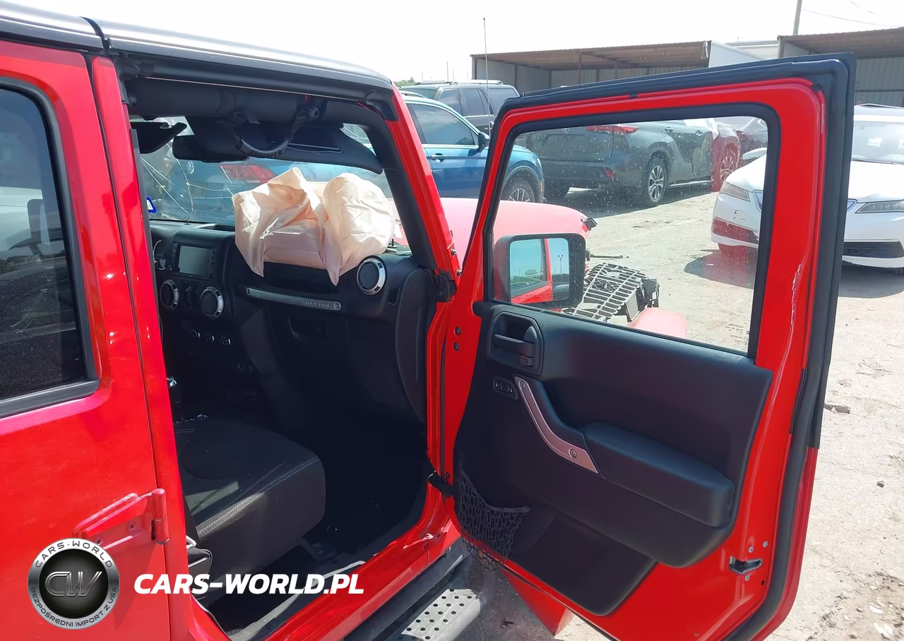 2015 Jeep Wrangler Unlimited Sahara VIN:1C4BJWEG3FL768111 - 5