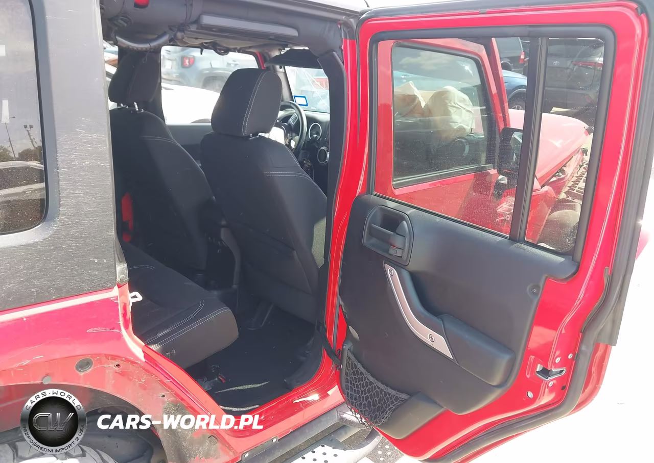 2015 Jeep Wrangler Unlimited Sahara VIN:1C4BJWEG3FL768111 - 8