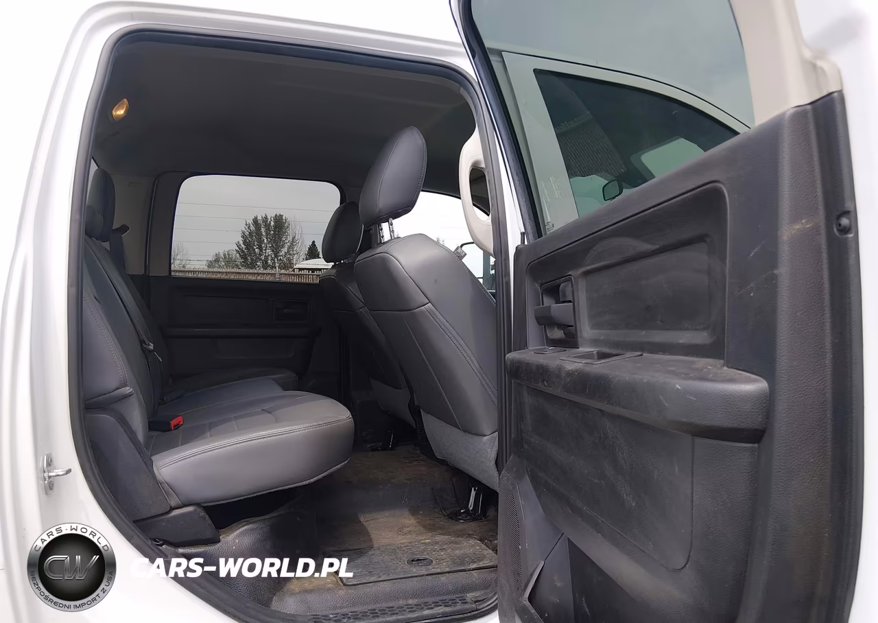 2018 Ram 3500 Tradesman 4X4 6'4 Box VIN:3C63R3CT9JG383693 - 8