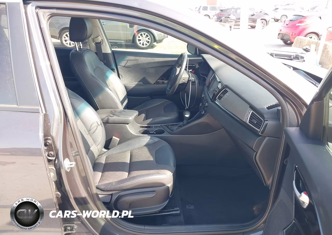 2019 Kia Niro S Touring VIN:KNDCC3LCXK5275974 - 5