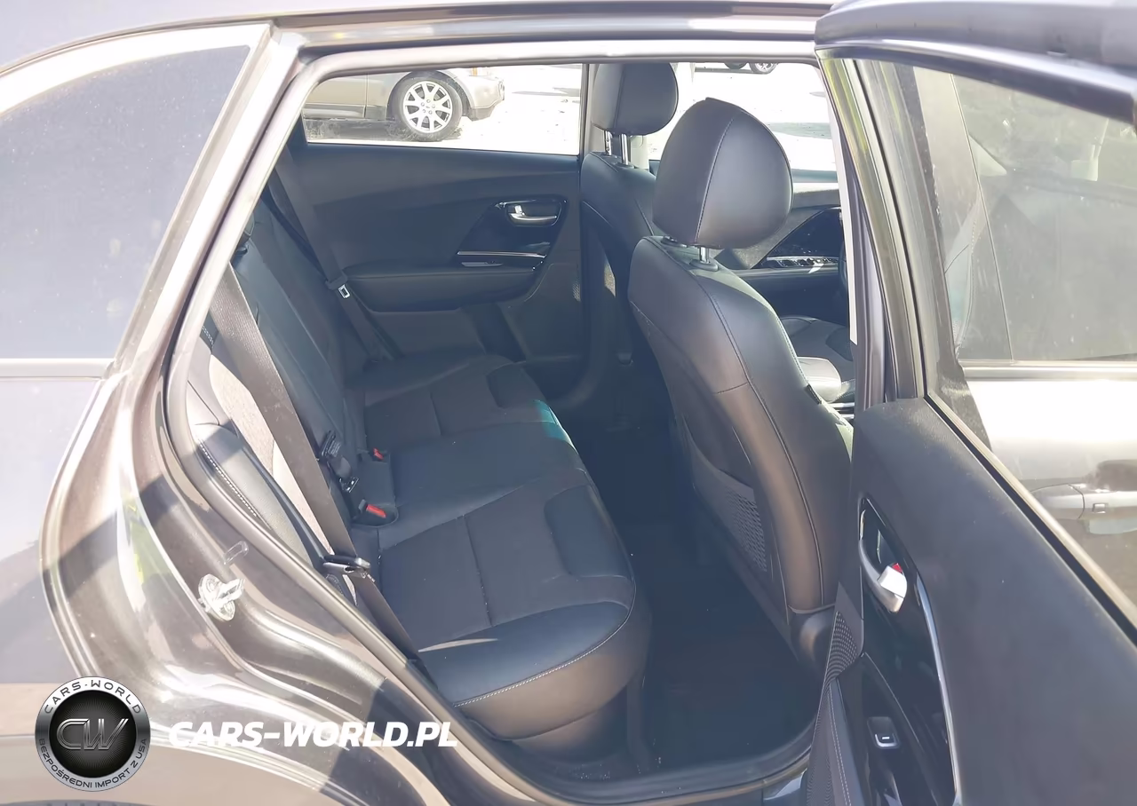 2019 Kia Niro S Touring VIN:KNDCC3LCXK5275974 - 8