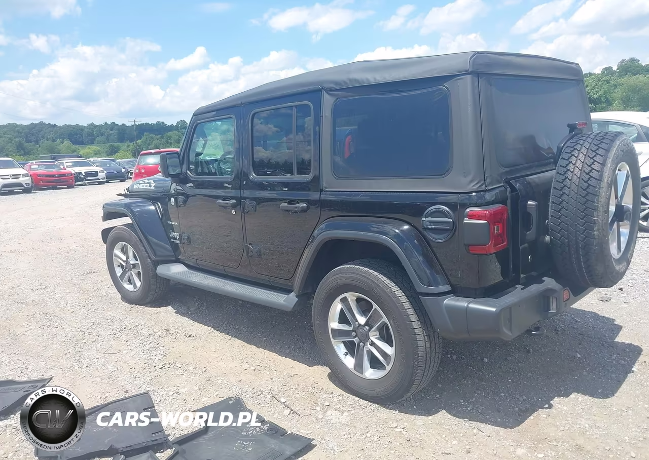 2018 Jeep Wrangler Unlimited Sahara 4X4 VIN:1C4HJXEN2JW182859 - 3