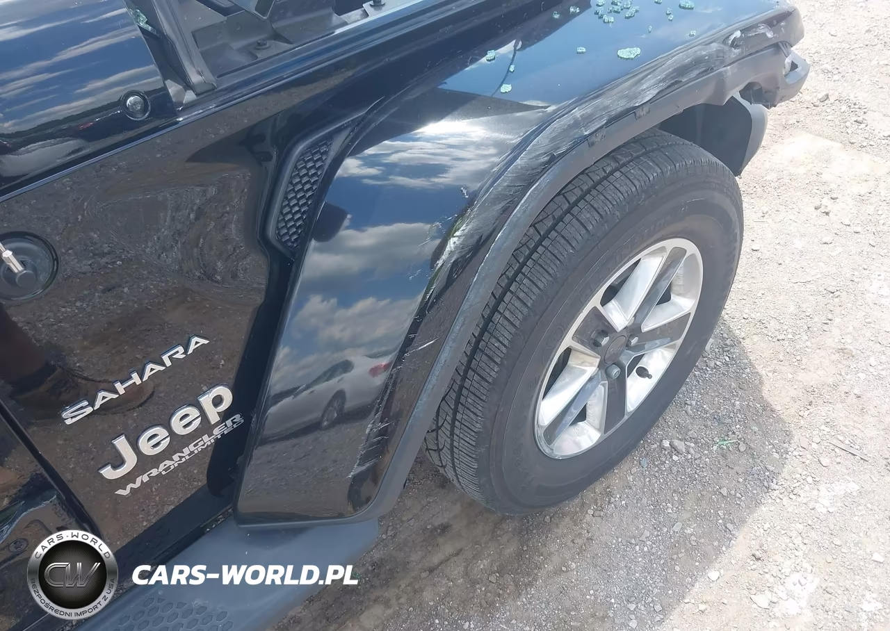 2018 Jeep Wrangler Unlimited Sahara 4X4 VIN:1C4HJXEN2JW182859 - 6