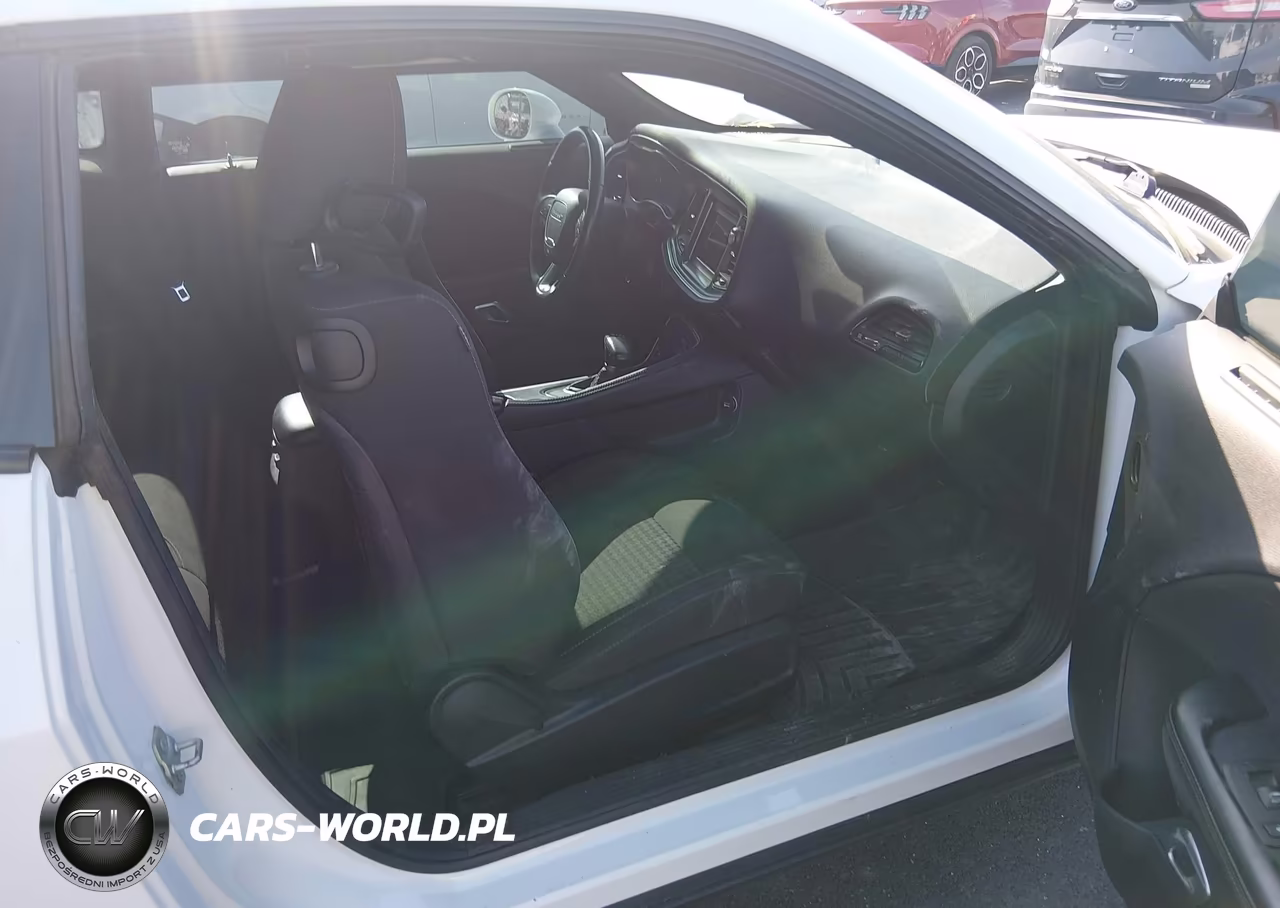 2018 Dodge Challenger Sxt VIN:2C3CDZAGXJH251580 - 5