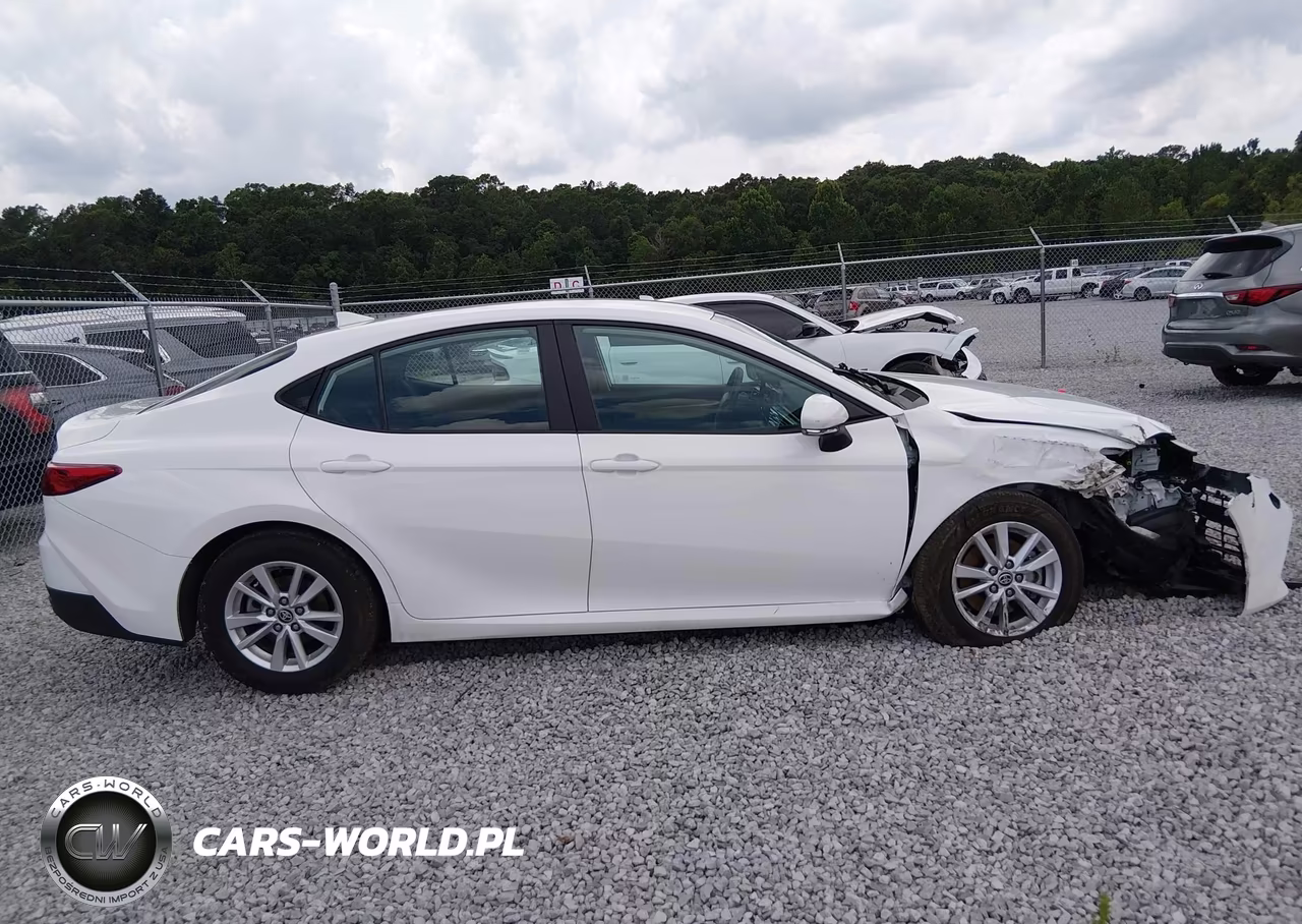 2025 Toyota Camry Le VIN:4T1DAACK7SU047079 - 13